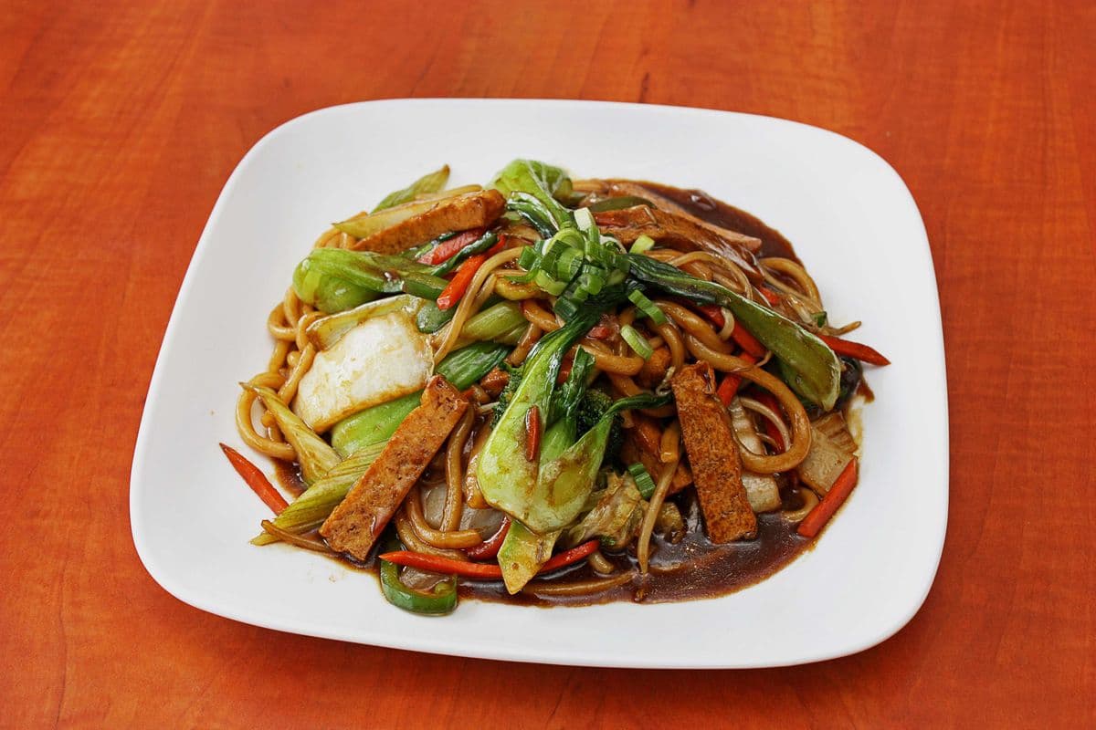 V4. Stir-Fried Udon with Vegetables and Tofu