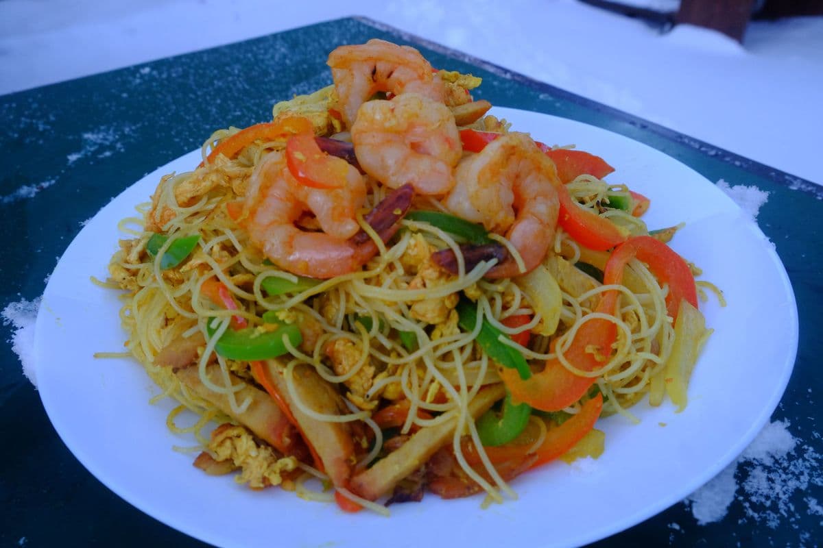 54. Fried Vermicelli Singapore-Style (Curry)