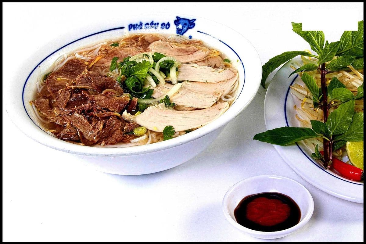 346. Chicken and Well Done Beef Rice Noodle Soup
