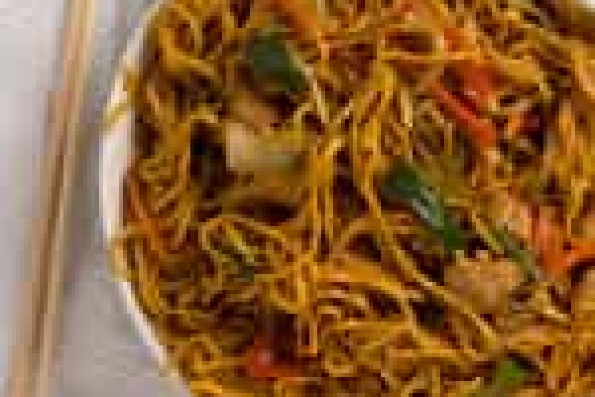Chicken Hakka Chow Mein