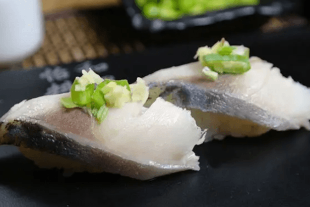 Saba Sushi (2 Pieces)