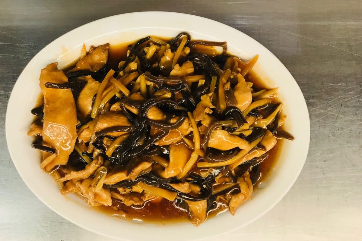 Poulet aux champignons noirs