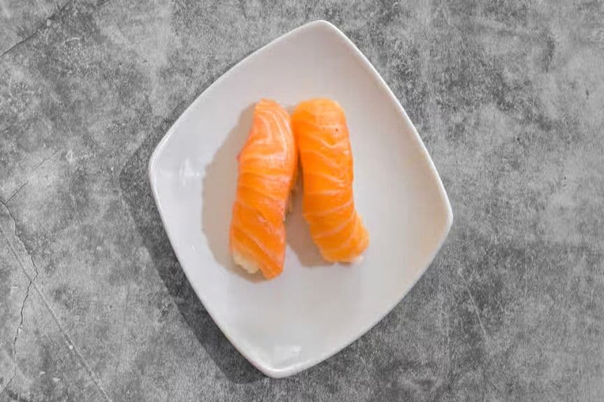  2. Sake nigiri