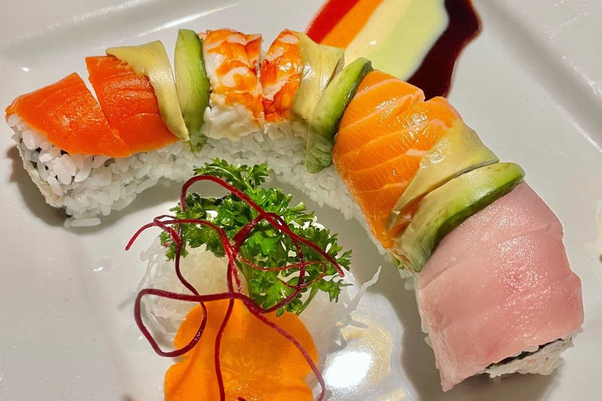 Rainbow Rolls (8 pcs)