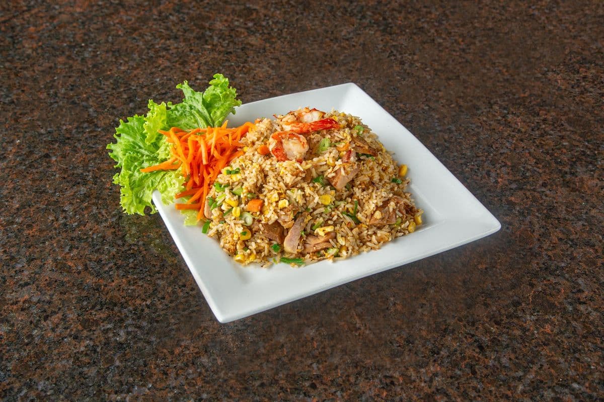 R9. Fried Rice with Vegetables, Eggs Chicken, and Shrimp (Com Chiên Dac Biet)