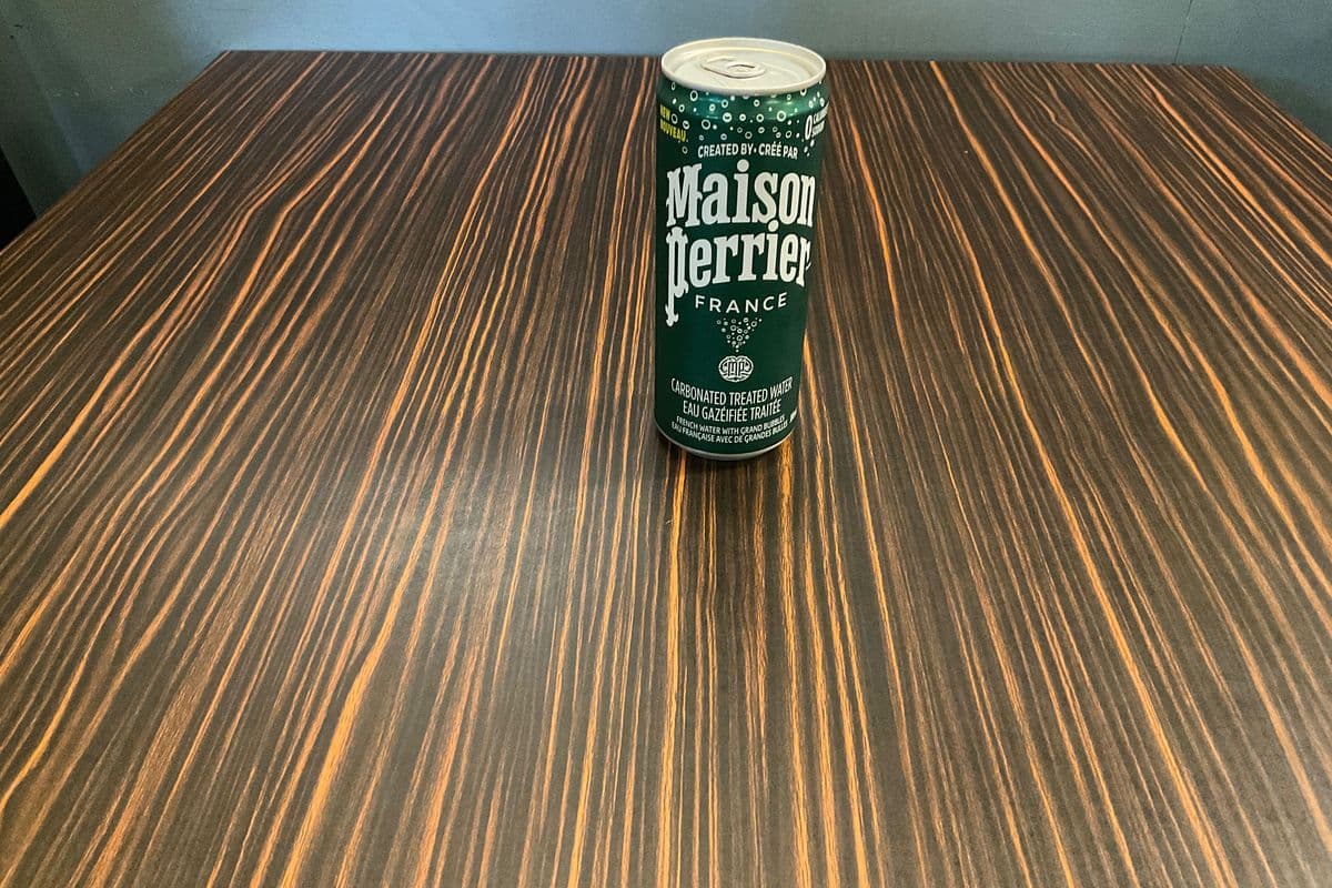 carbonated treated water (330ml) (0 Cal)