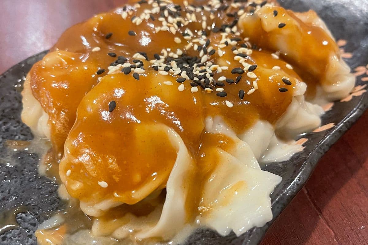 (Promo) 13. Raviolis au porc et sauce aux arachides / (Promo)13. Pork Ravioli with Peanut Sauce