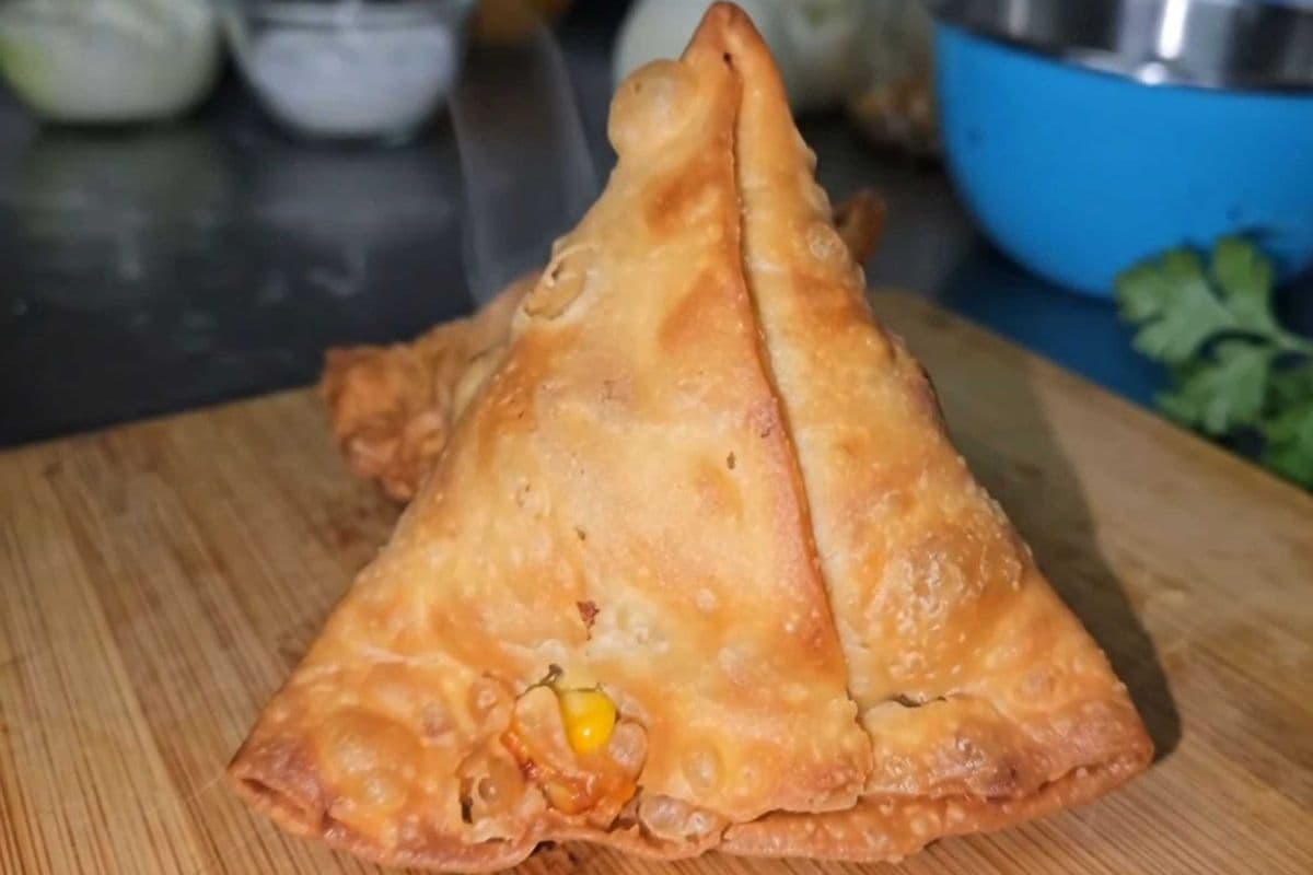 Cheese Corn Samosa (2 Pieces)