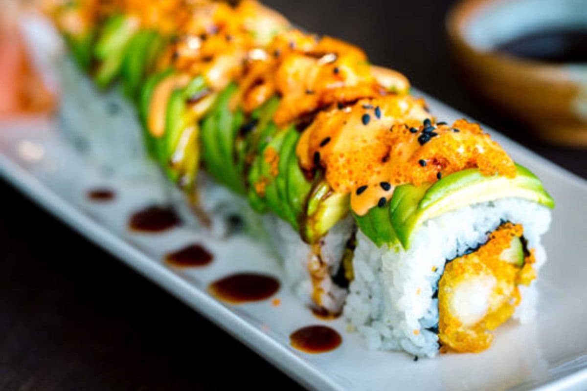 Eggplant Tempura & Avocado Roll (8pcs)