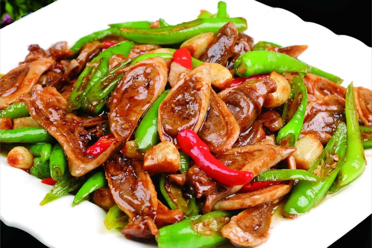 尖椒爆肚丝盖饭 stir fried sliced beef tripes with green pepper