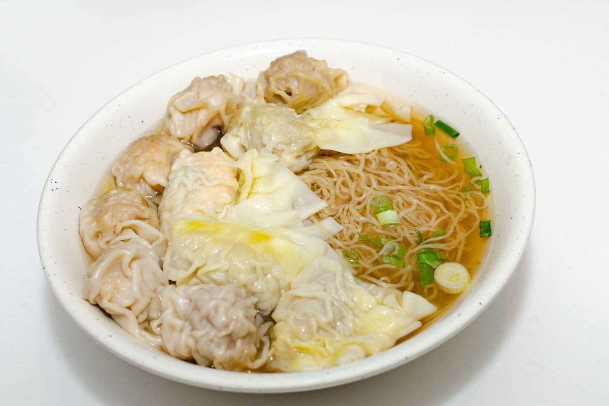 167 Wonton and Shrimp Meat Dumpling with Noodle in Soup 水餃雲吞麺