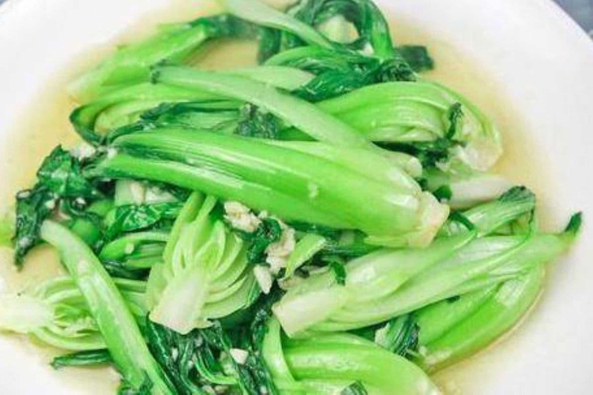 Stir-Fried Chinese Vegetable (蒜蓉上海白菜)
