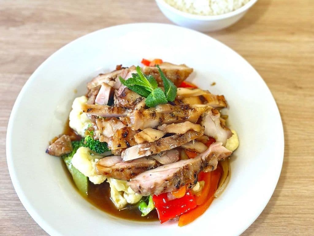Poulet et légumes sauté