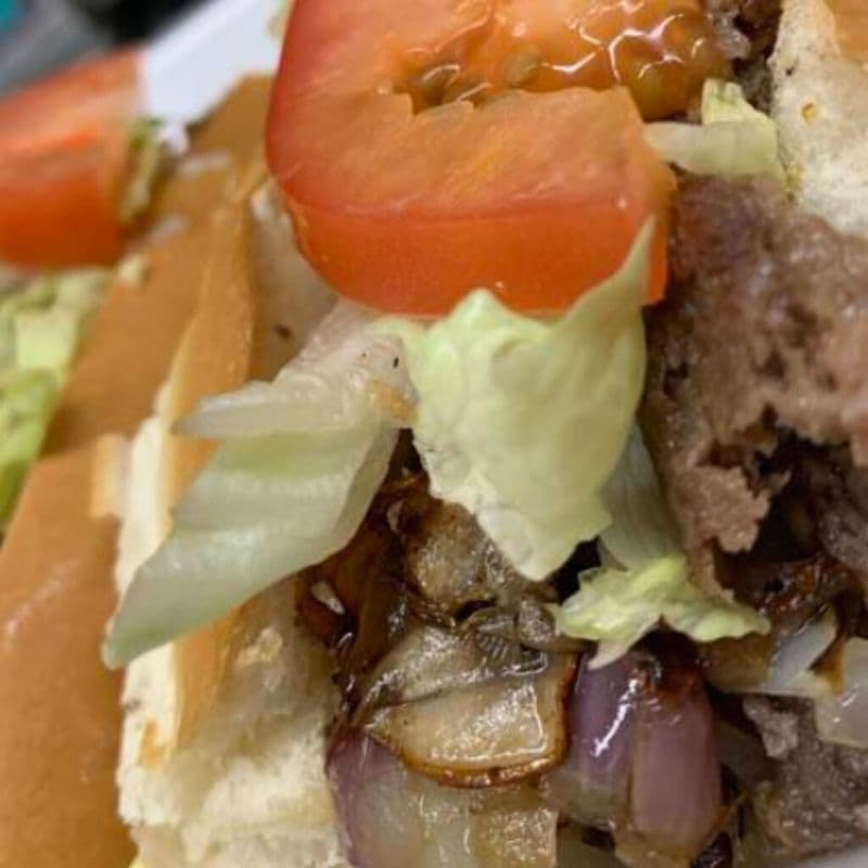 Sous-marin au steak, champignons, oignons et fromage / Steak, Mushrooms, Onions and Cheese Sub