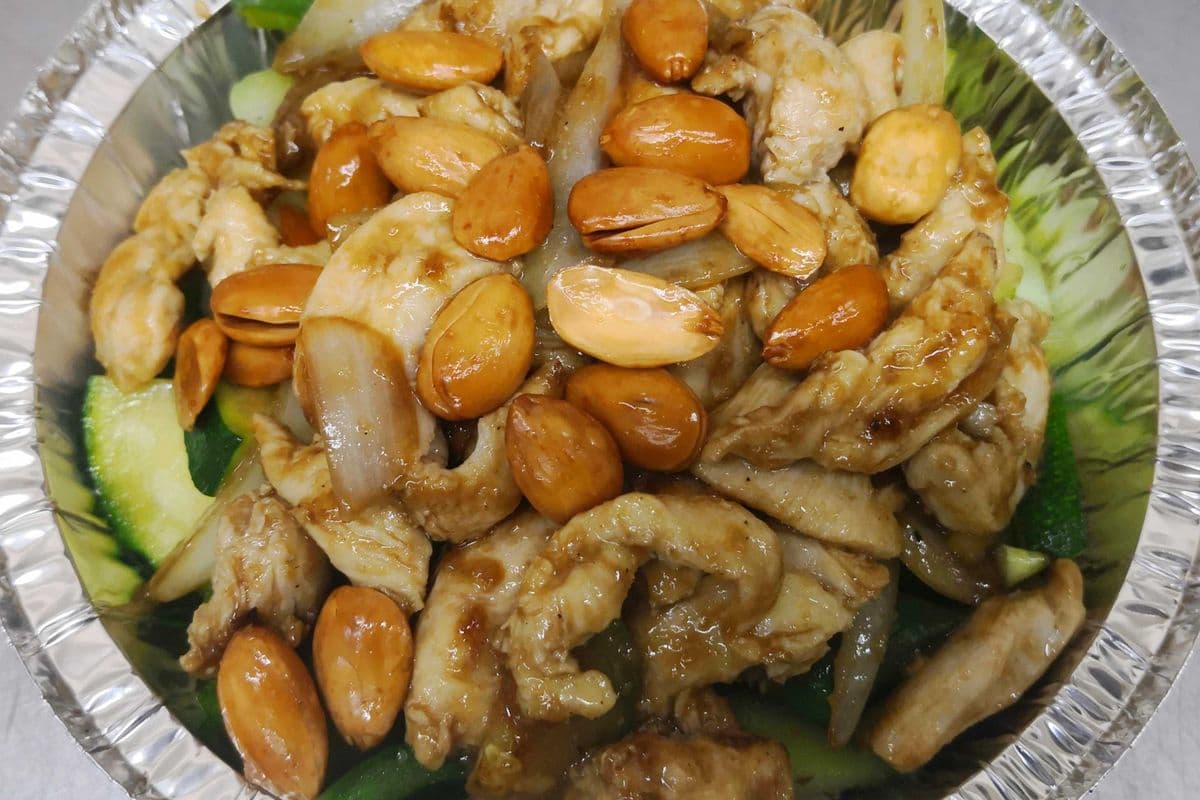 Diced Chicken with Vegetables and Almonds