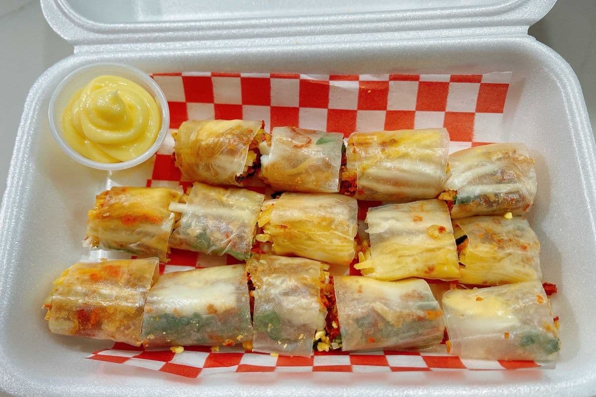 Rice paper roll w. Vietnamese mayonnaise (Bánh Tráng Cuộn Bơ)