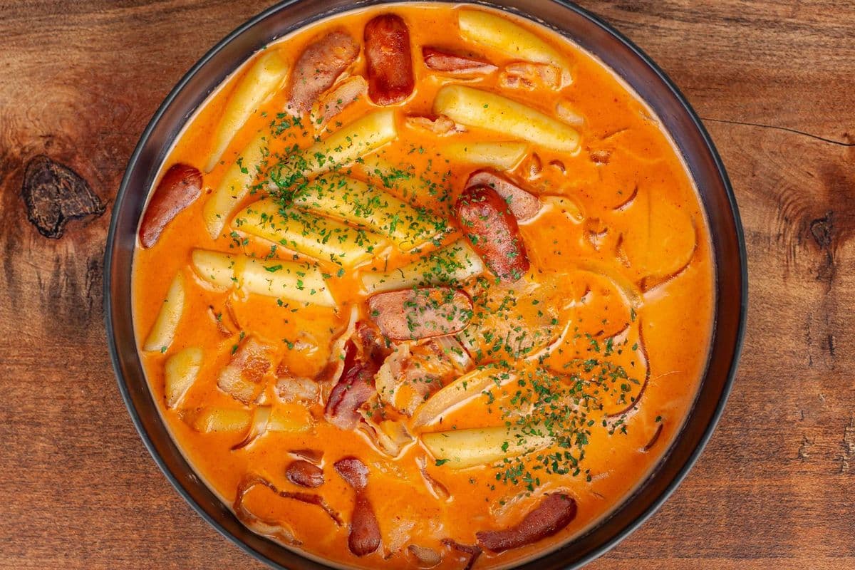 Rose Rice Cake (로제 떡볶이)