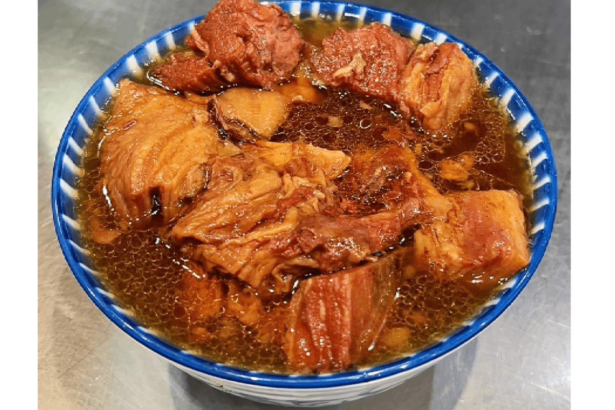 Rice Served with Spicy Beef Brisket