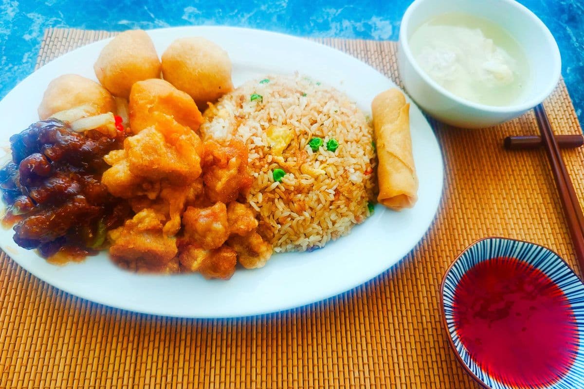 E Special Combination E (free mini wontons)