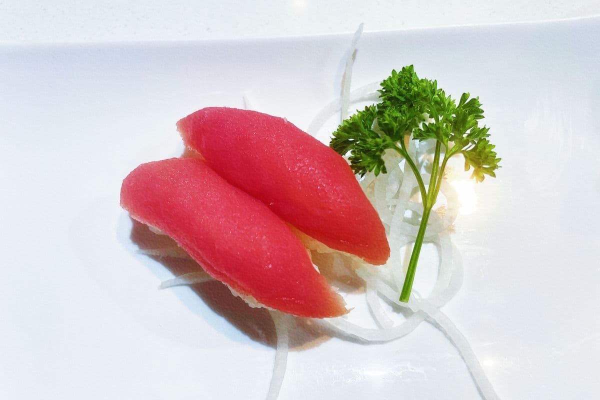 Tuna (Maguro) Sushi (2 pcs)