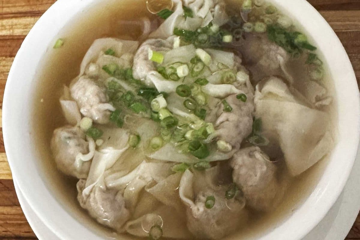 19. Wonton Soup With Egg Noodle Or Rice Noodle Soup