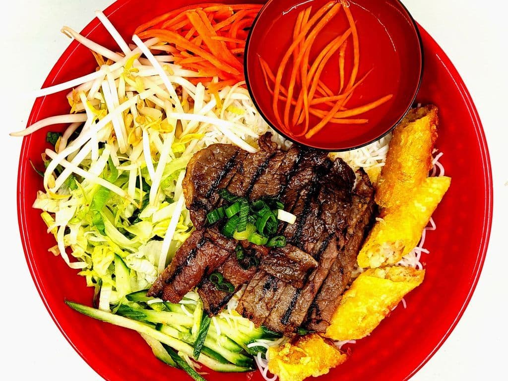 B7. Bun Bo Nuong Cha Gio - Grilled Beef & Spring Roll