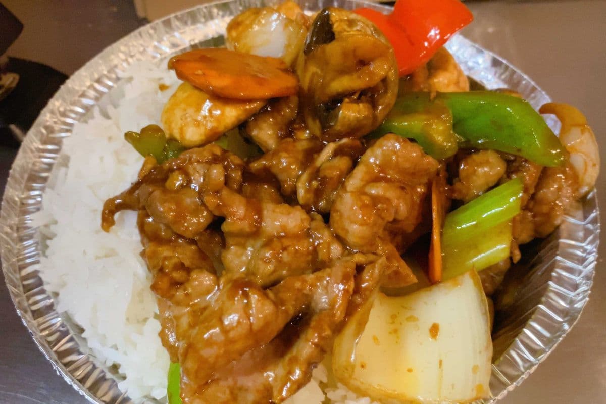 Mushroom Beef On Stemed Rice 蘑菇牛肉饭