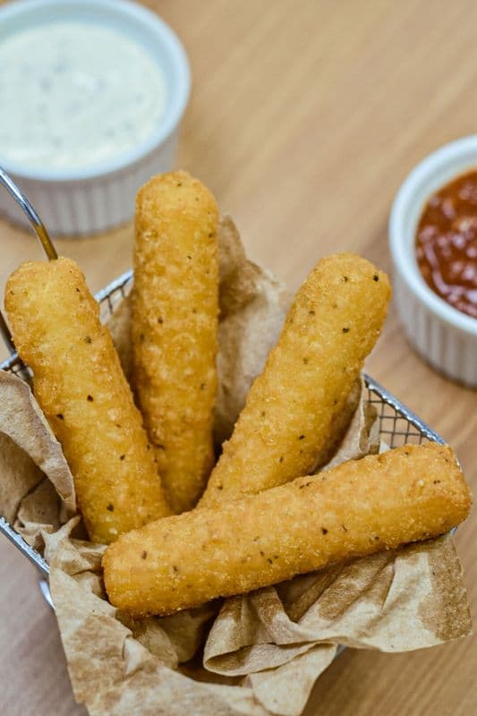 Mozzarella Sticks (4pc)