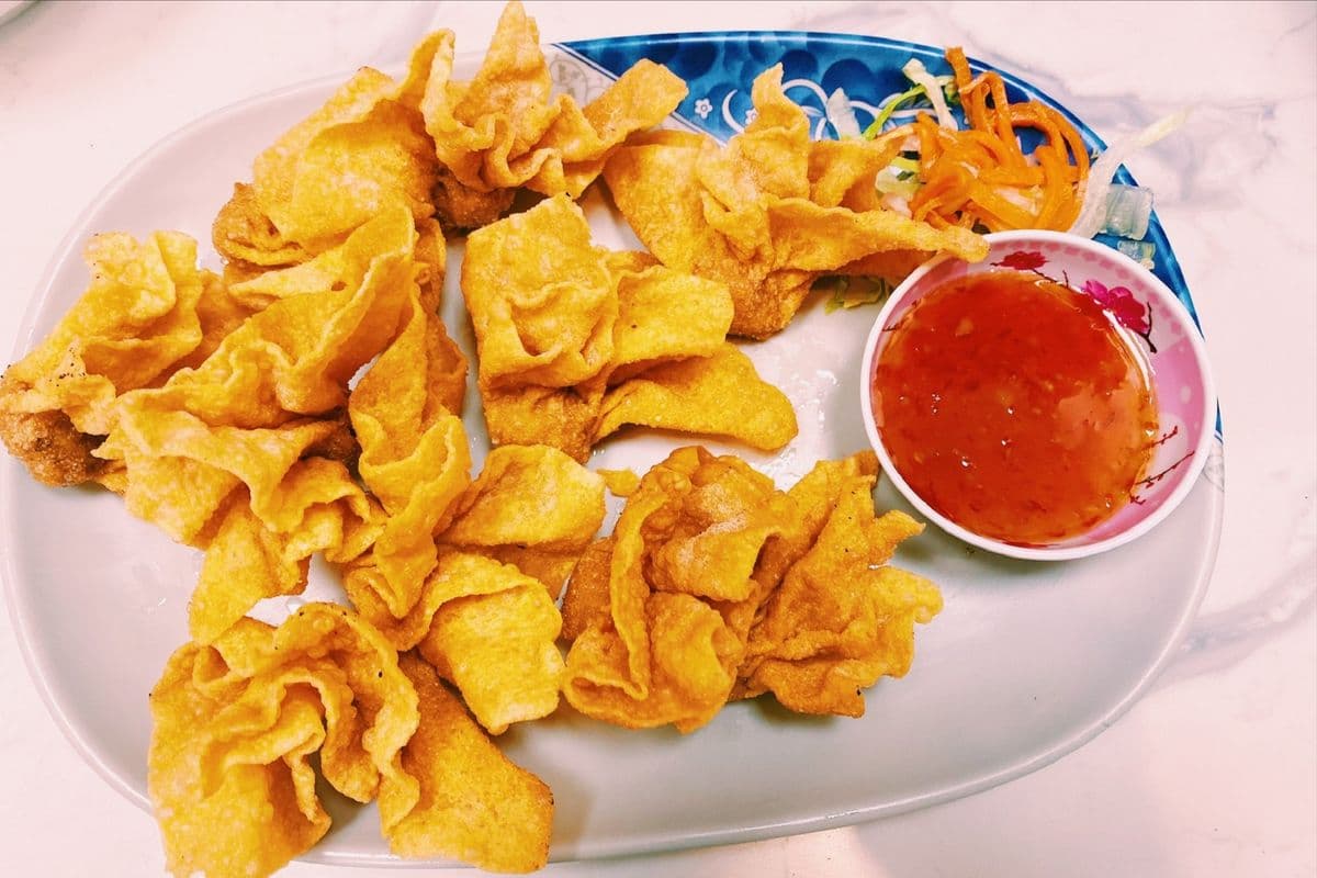 A6. Deep Fried Wonton (Serve with Hot and Sour Sauce) (10 Pcs) /炸雲吞 (配酸辣汁) / 만두튀김(중국식)