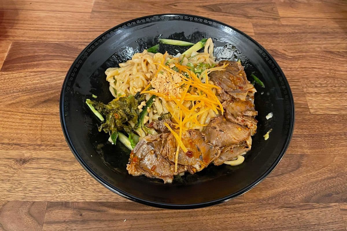 Dried Noodles with Beef Brisket (牛腱干拌面）