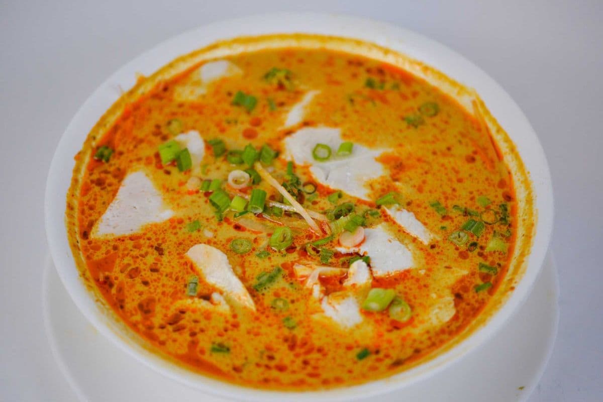 14. Curry Vermicelli Noodle Soup with Chicken or Beef - Bun Cari Ga Hay Bo