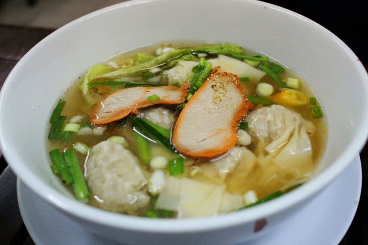 18. BBQ Pork Wonton Soup / Súp Hoành Thánh Xá Xíu