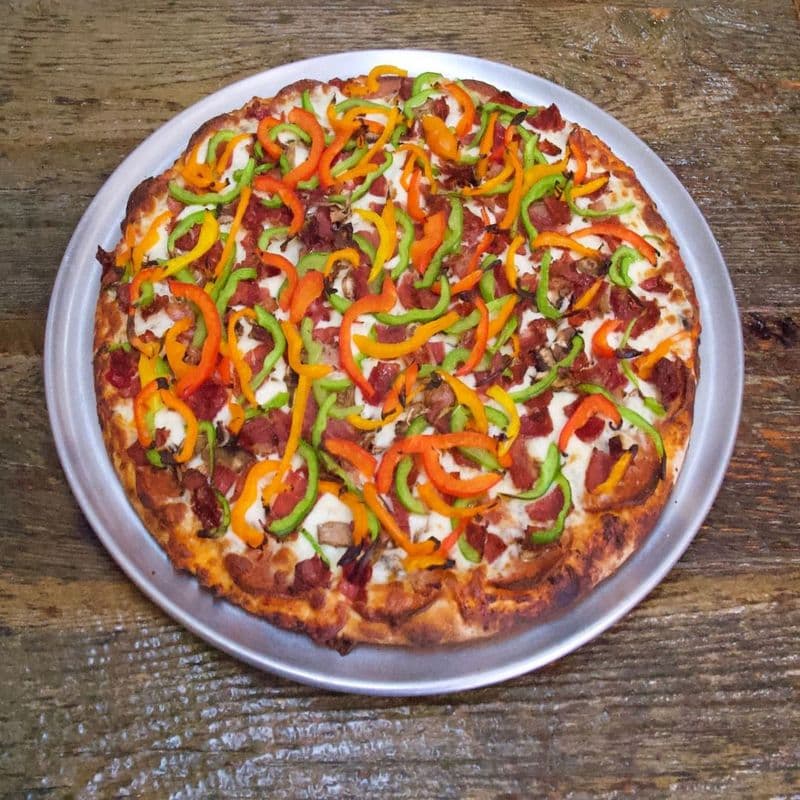 49. Pizza indulgente 10" toute garnie fumée / 10" Indulgent Smokin' All Dressed Pizza