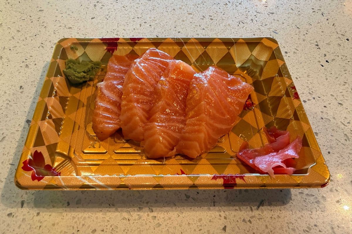 Salmon Sashimi (4 pieces)