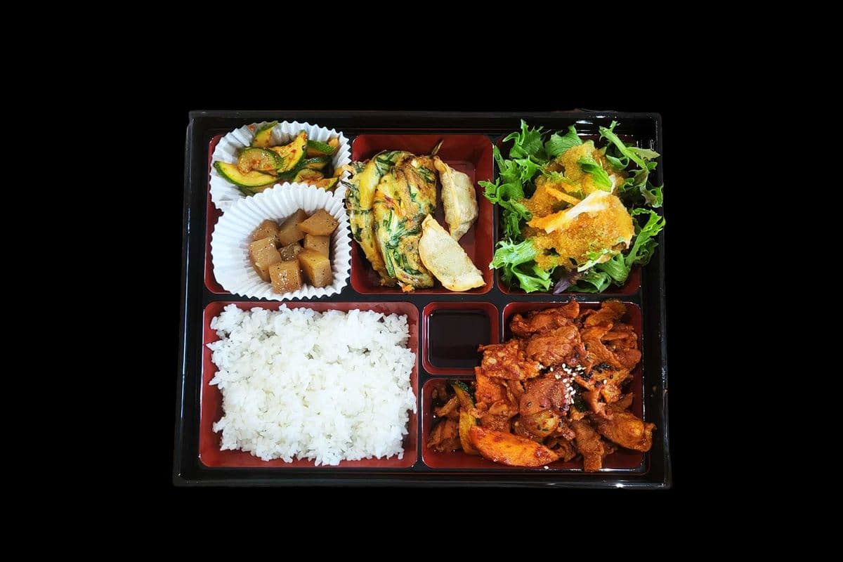 Jeyuk Doshrock (avec Porc Épicé/ with Spicy Pork)