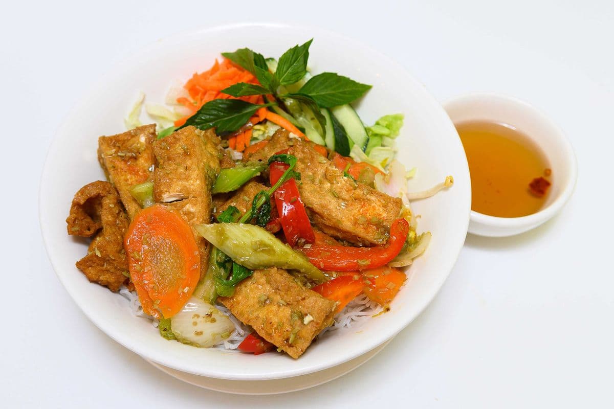 111. Spicy Stir-Fried Lemongrass Tofu and Vegetables with Vermicelli
