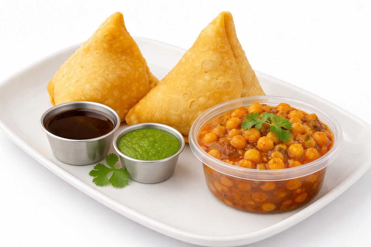 Samosa with Chickpea Curry (Vegetable)
