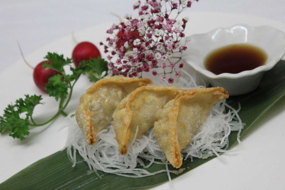 D12. Gyoza (6 pcs)
