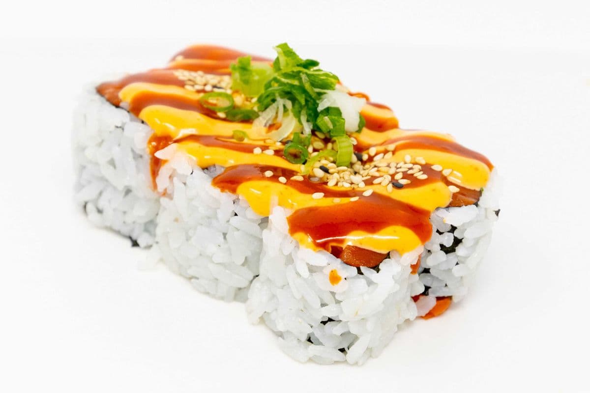 Spicy Salmon Roll (6 Pieces)