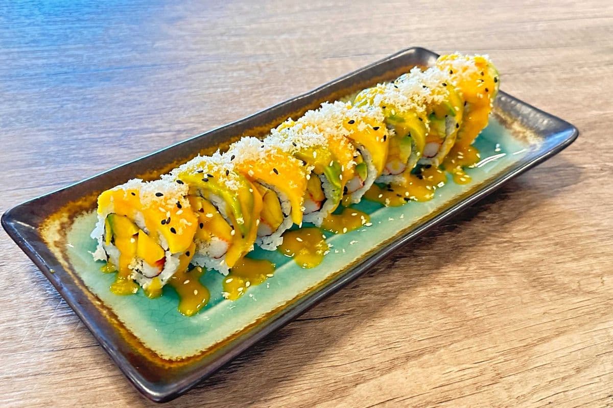 Mango Roll (8 pcs)