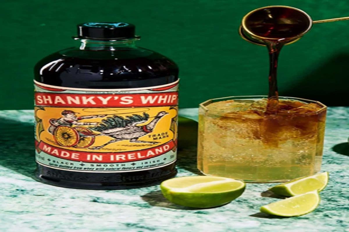 SHANKY’S WHIP THE ORIGINAL BLACK LIQUOR AND WHISKEY BLEND (1 x 750ML)