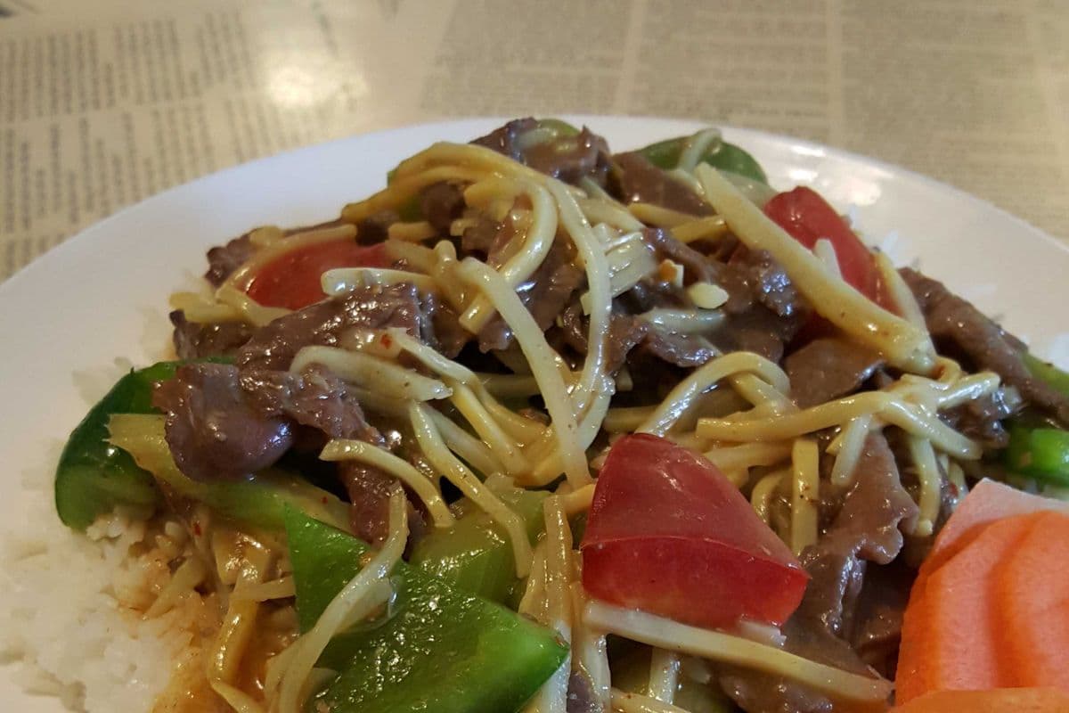 8. Com Xao Mang Cari / Beef and Bamboo With Rice