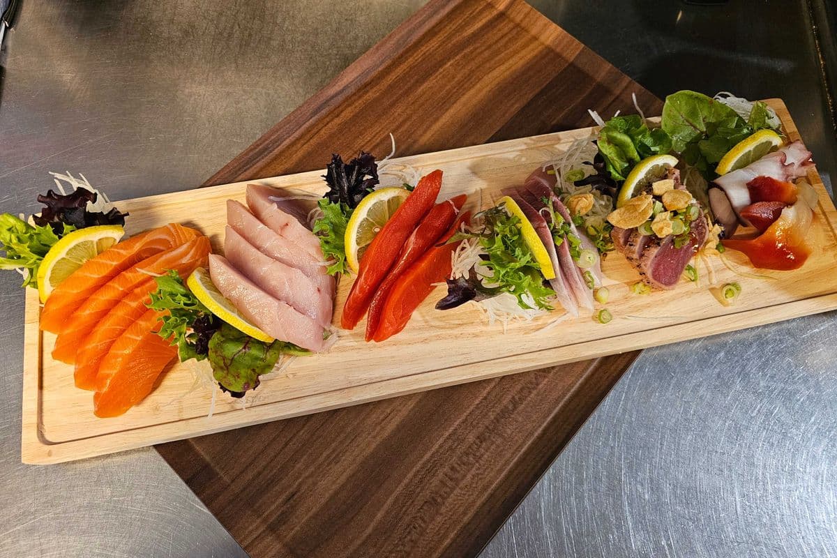 Assorted Sashimi (22 pcs)