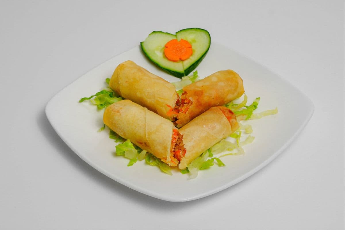 A8 Seafood Spring rolls (2 rolls)