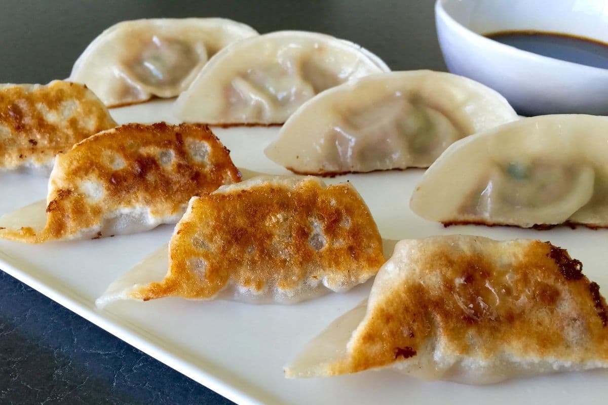 Pan fried dumplings 煎饺（8 pcs)