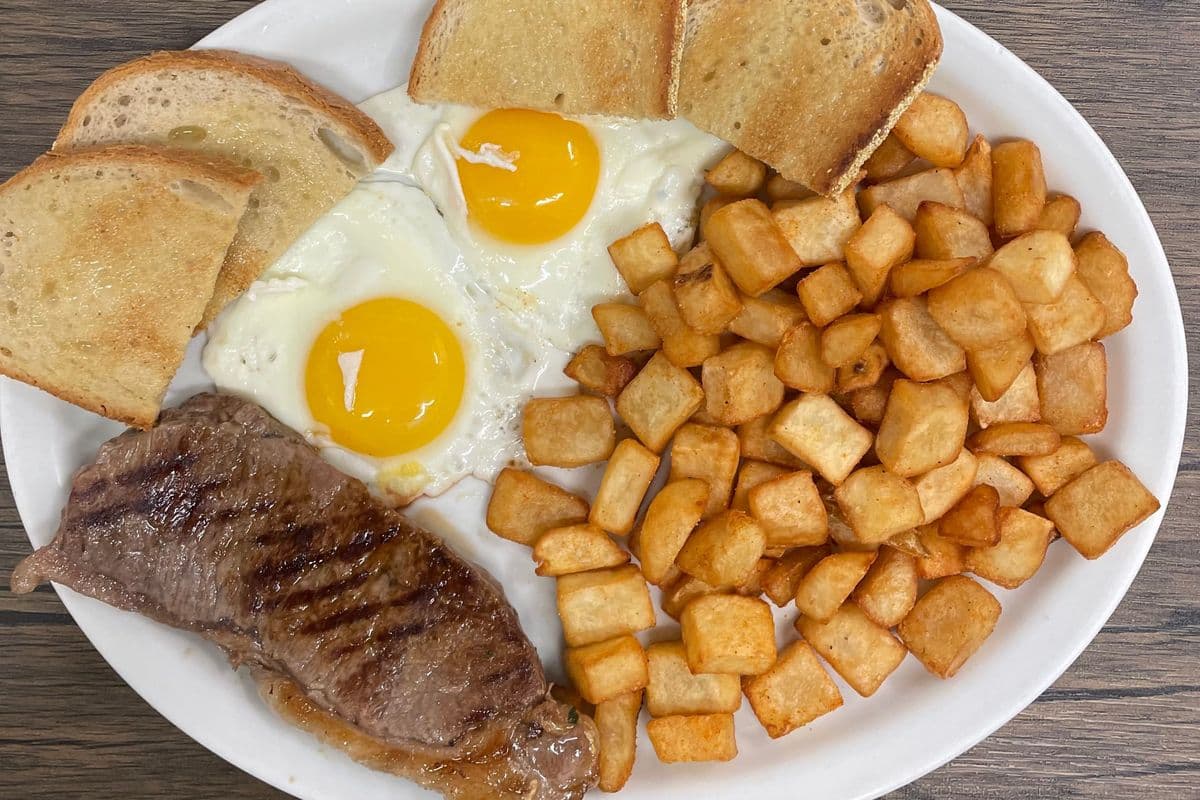 New York Strip Steak (8 oz) and Eggs Combo