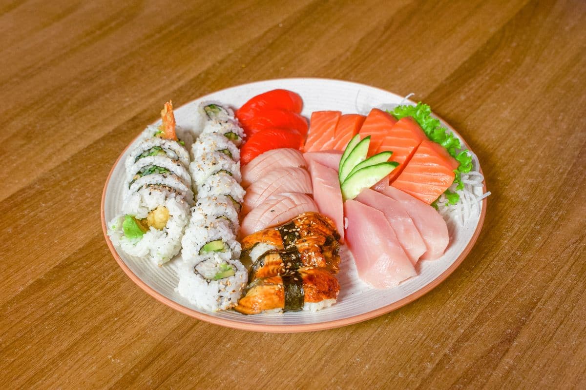 Tray G (Sashimi and Rolls)