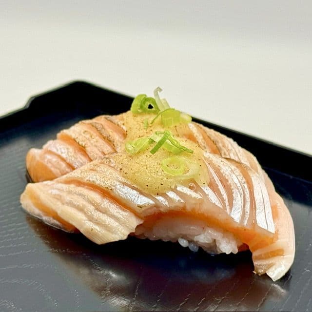 Aburi Salmon Belly (2 pcs) / 炙烧三文鱼腩 (2 pcs)