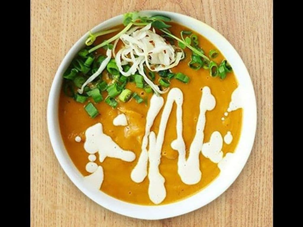 Red Lentil & Kale Soup (28g protein, 11g fibre)