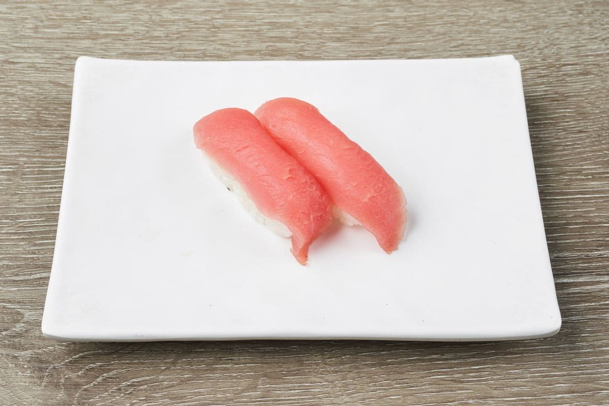 Tuna (Manguro) Nigiri Sushi (2 pcs)